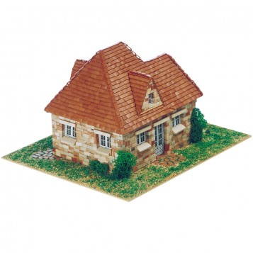 01406-refugio-06-house-model-kit